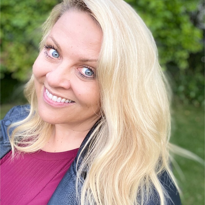 Headshot of Tracey Warner Halama, CEO of Vital Proteins