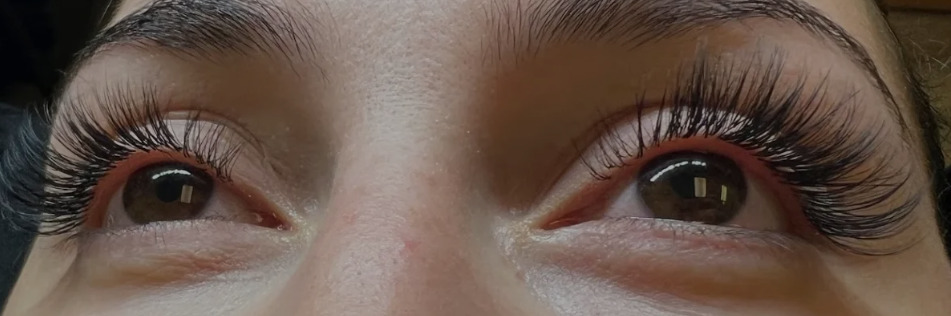 Uniquely Herr’s Eyelash and Nail Salon based in Springfield Missouri is a premier salon providing eyelash extensions, manicures, and other beauty services.