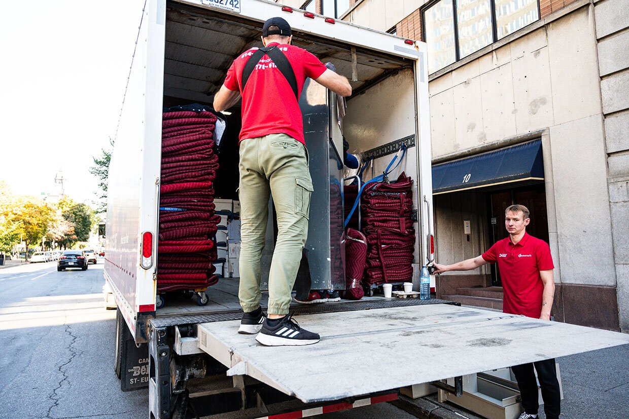 Déménagement Total is a leading moving company based in Montreal, QC, specializing in professional residential and commercial moving services.